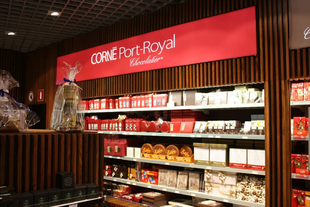 International Duty Free - FyBox - lightbox Corné Port-Royal