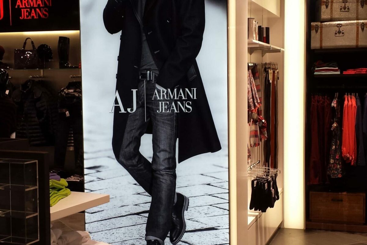 International Duty Free - FyBox - lightbox Armani Jeans