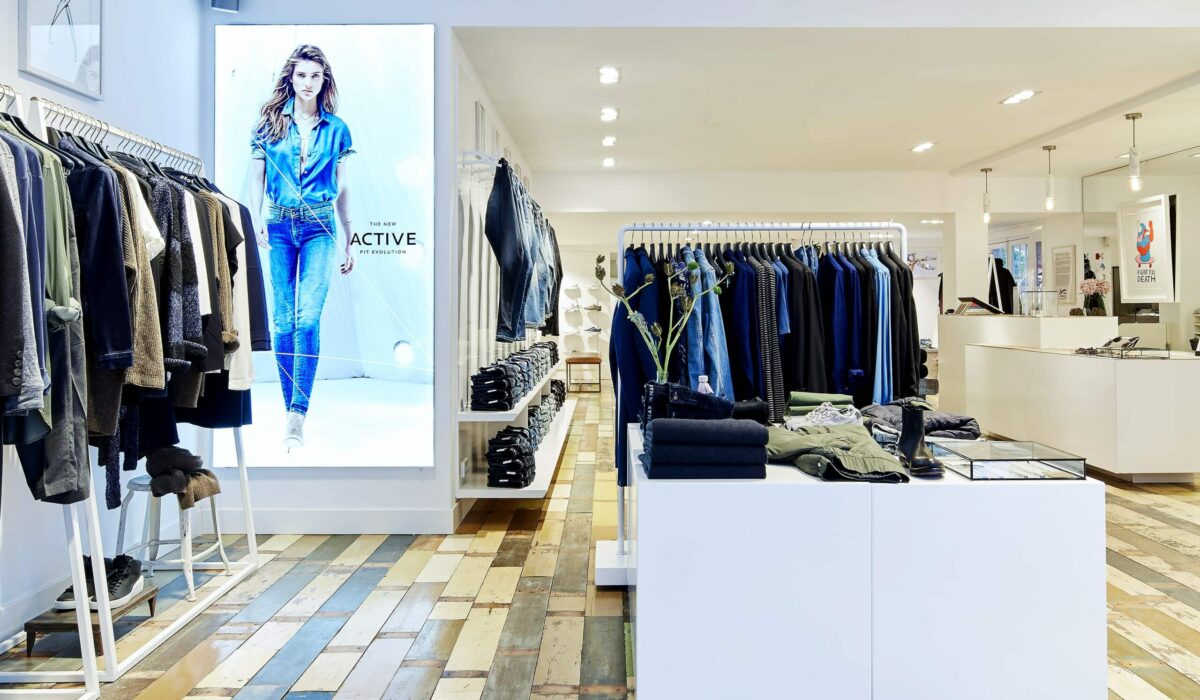 Denham - FyBox - lightbox visual merchandising